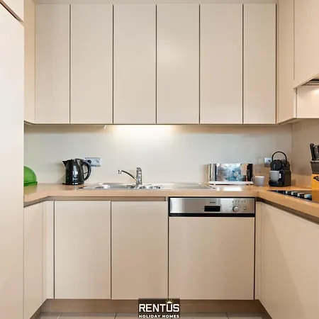 Sunny Horizon - Centrally Located In Apartamento